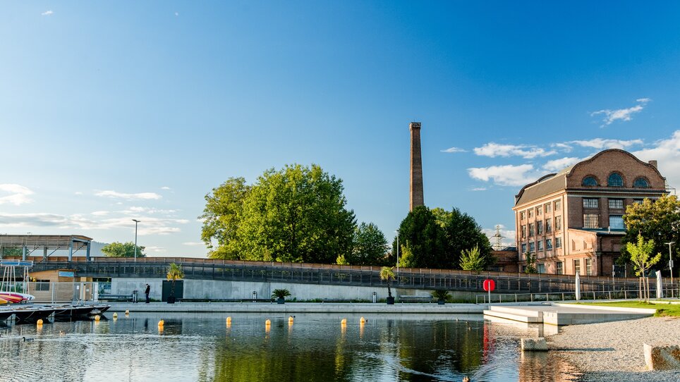 Blick auf die Mur, Bäume und die Seifenfabrik in Graz. | © Graz Tourismus