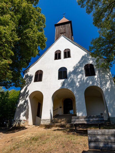 Beautiful church in nature, surrounded by trees. | © Graz Tourismus - Harry Schiffer