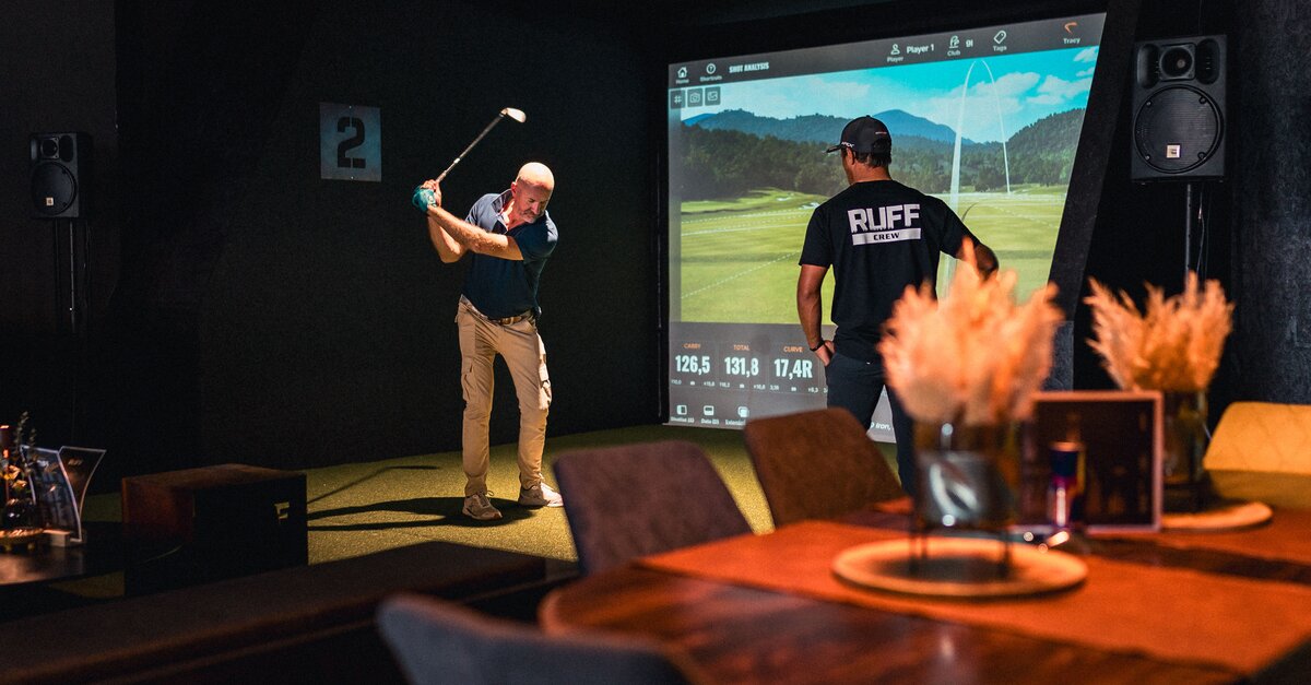 RUFF Indoor Golf Graz I Golf simulator | Sightseeing in Graz