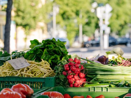 Verdure fresche al mercato di Lendplatz a Graz. | © Graz Tourismus - Mias Photoart