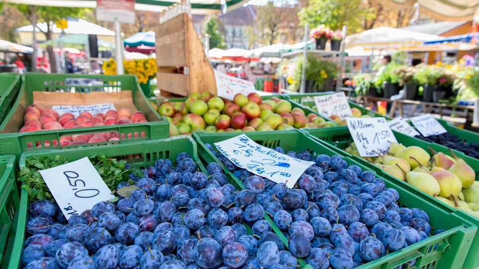 Frisches Obst und Gemüse auf dem Bauernmarkt in Graz. | © Graz Tourismus - Harry Schiffer
