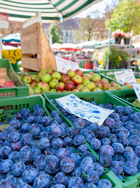 Frisches Obst und Gemüse auf dem Bauernmarkt in Graz. | © Graz Tourismus - Harry Schiffer