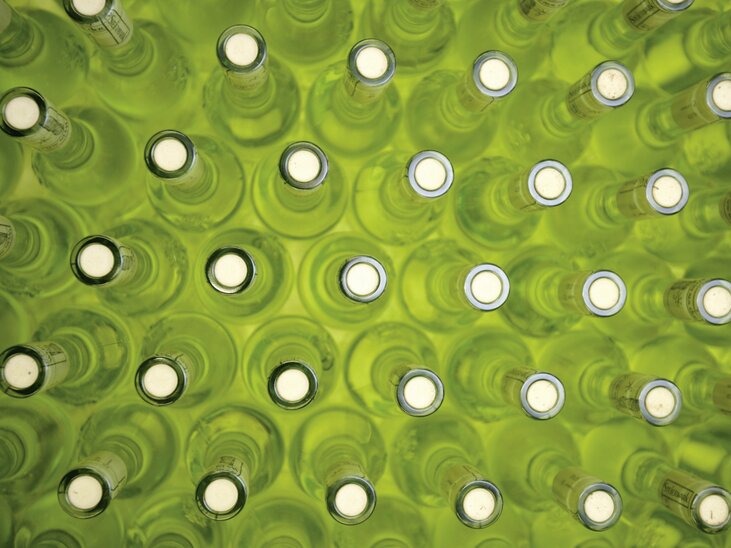 Many bottles are laid on a green surface, photographed from above. | © Steiermark Tourismus