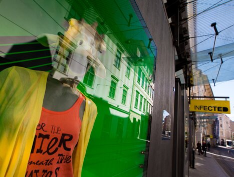 Vetrina con un manichino del negozio INFECTED di Kastner & Öhler a Graz. | © Graz Tourismus - Harry Schiffer