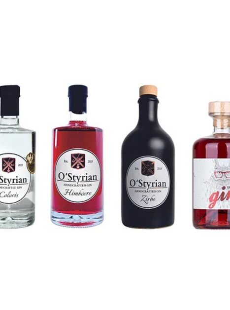 Auf dem Bild sind vier Flaschen O'Styrian Gin in unterschiedlichen Farben. | © Ladenstein Spirits
