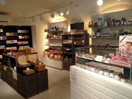 Vista della confetteria Eckhard con dolci e bevande. | © Eckhards