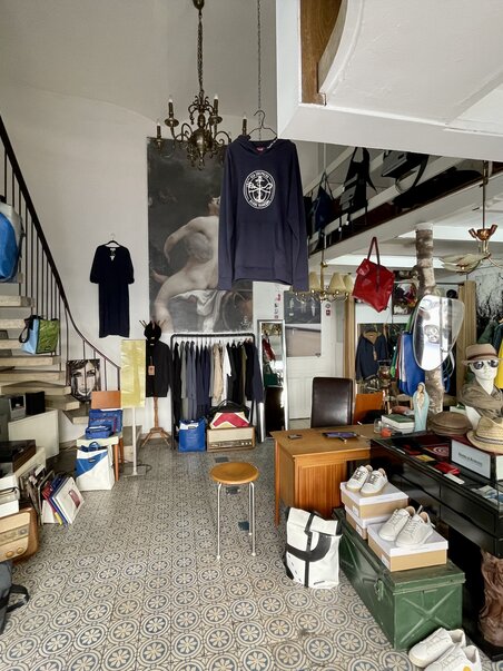 Einblick in den verytasch Concept Store in Graz mit Mode, Möbeln und stilvollem Interieur. | © verytasch Concept Store