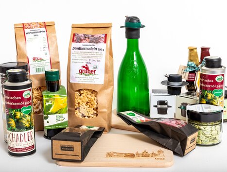 Variety of local products from Graz and surroundings in the visitGraz-Shop. | © Graz Tourismus - Harry Schiffer