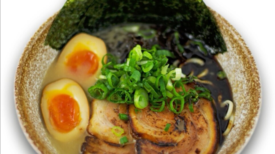 Das Gericht "Black Garlic Ramen" auf einem Teller. | © Ichi-Go Ichi-E