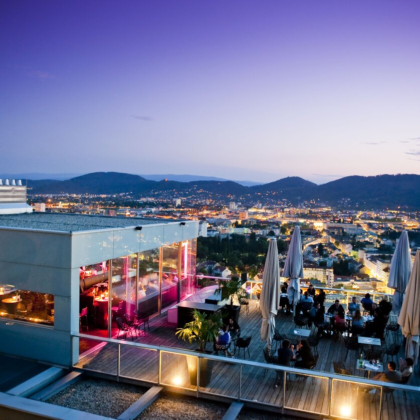 Schlossberg Bar mit Blick auf Graz | © Schlossberg - Werner Krug