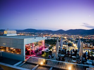 View from Restaurant SCHLOSSBERG over Graz at dusk. | © Schlossberg - Werner Krug