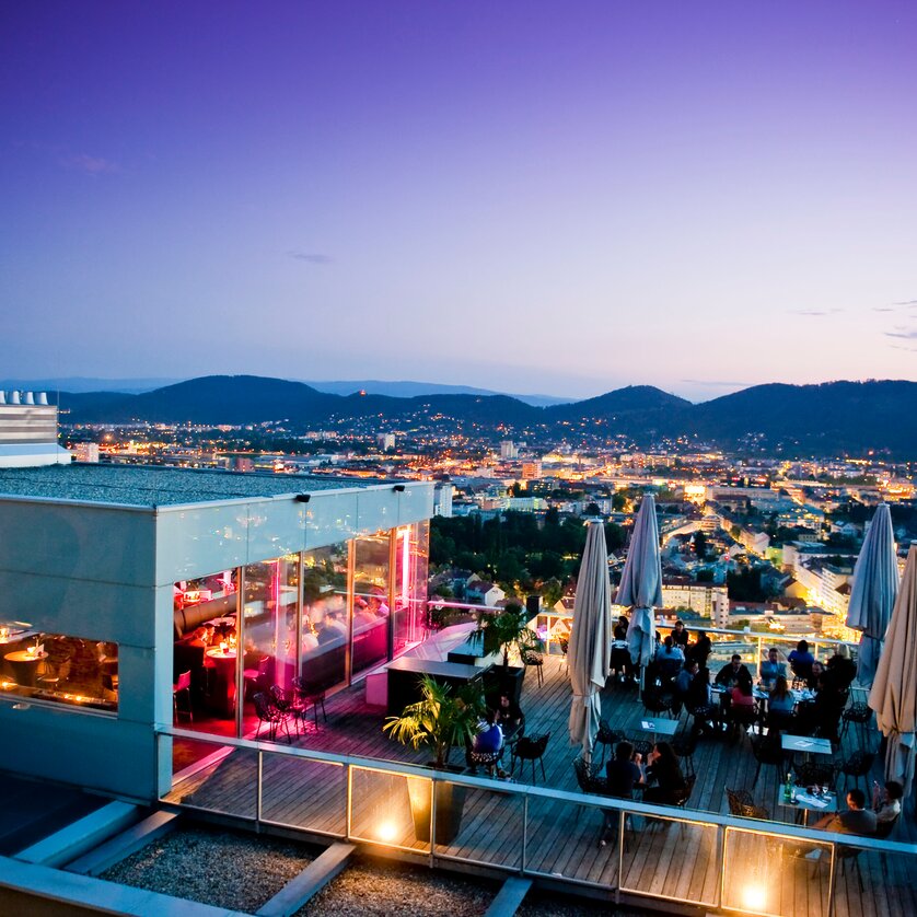 Schlossberg Bar | © Schlossberg - Werner Krug Schlossberg bar with a view of Graz | © Schlossberg - Werner Krug