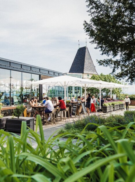 Blick auf das Restaurant aiola upstairs mit Terrasse in Graz. | © aiola