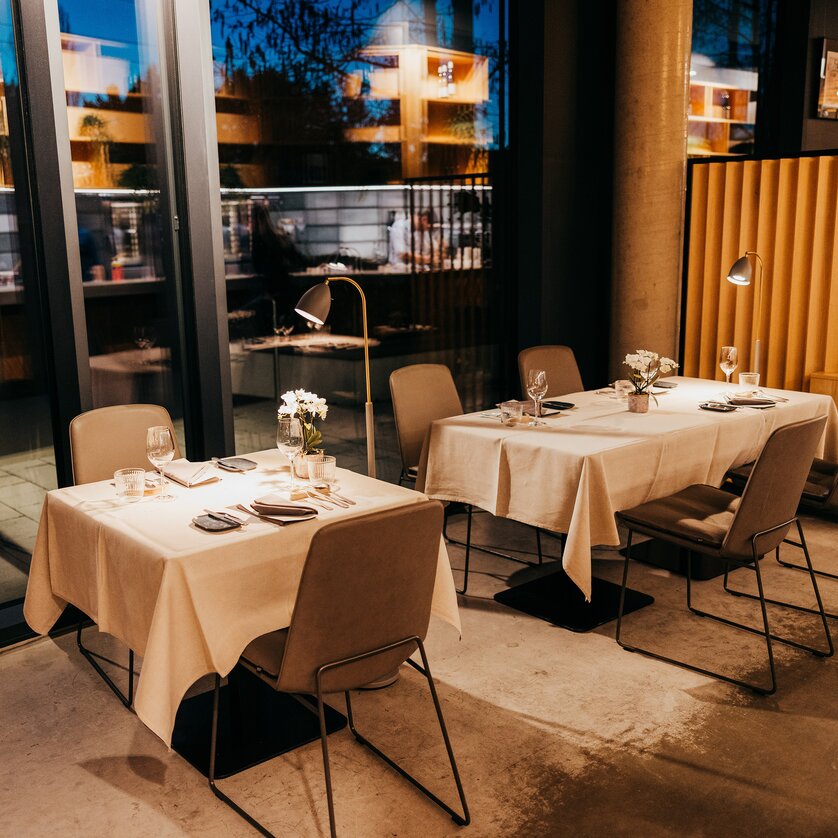 Modern restaurant interior with set tables. | © Gasser Benjamin