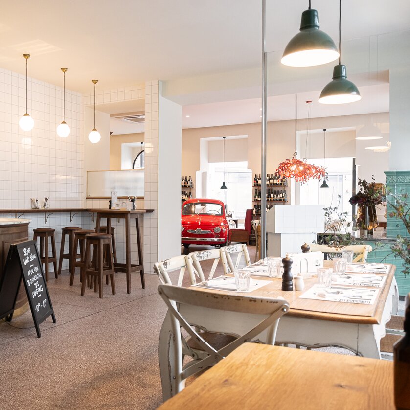 Restaurant Der Steirer in Graz | © Florian Weitzer Hotels & Restaurants Cozy Restaurant Der Steirer in Graz featuring modern interior. | © Florian Weitzer Hotels & Restaurants