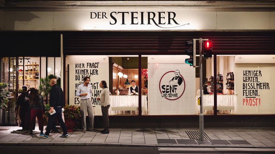 Exterior view of Der Steirer restaurant in Graz at night. | © Florian Weitzer Hotels & Restaurants