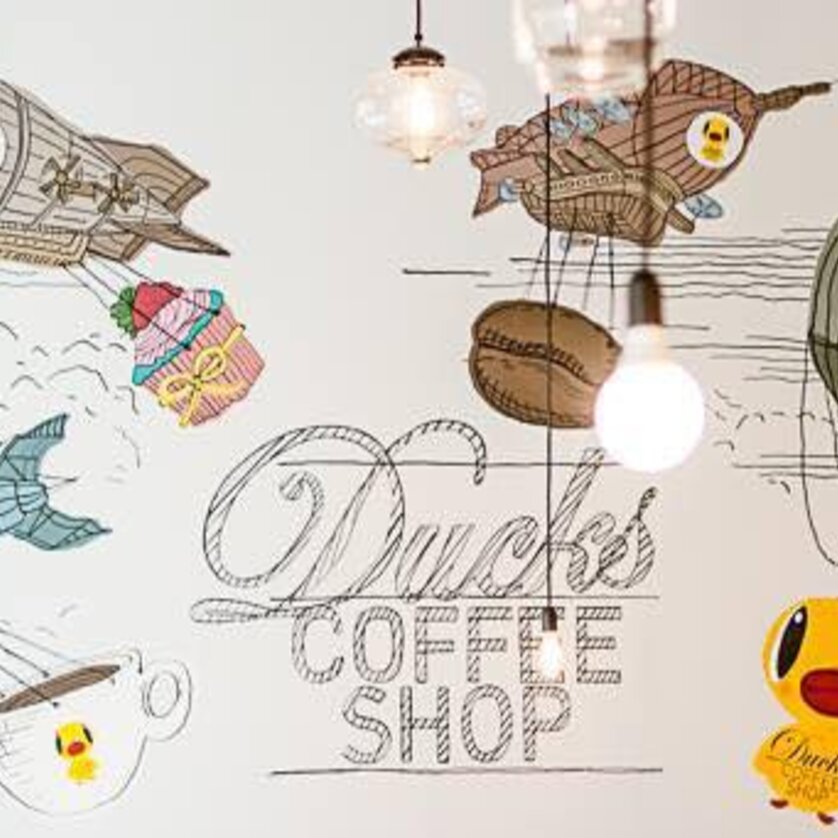 Cozy wall mural in Ducks Coffee Shop featuring balloons and a duck theme. | © Ducks Coffee