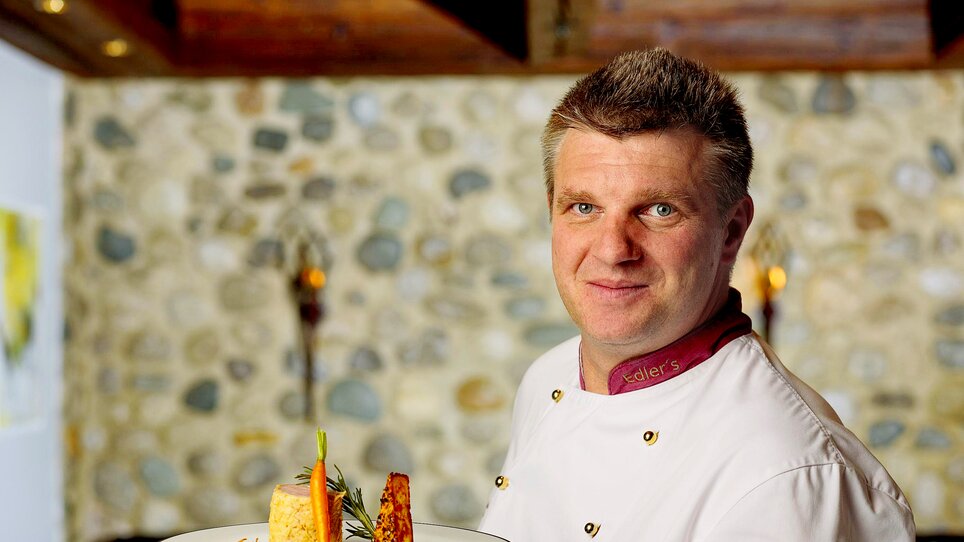 A chef presents a beautifully arranged dish. | © Edlers