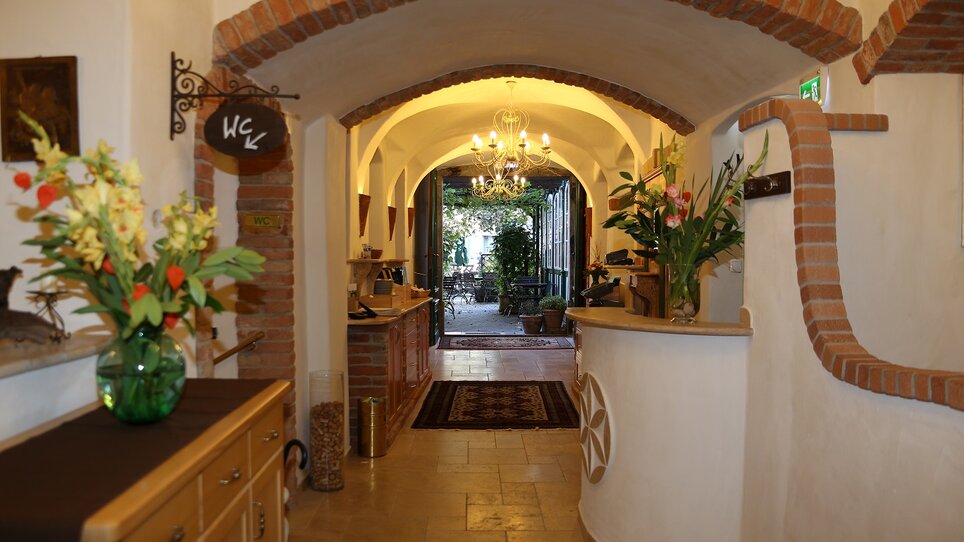 View of an inviting interior with a relaxed atmosphere. | © Lendplatzl