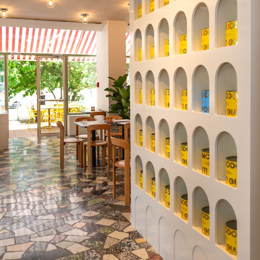 Modern interior design featuring colorful cans on shelves. | © Florian Weitzer Hotels & Restaurants