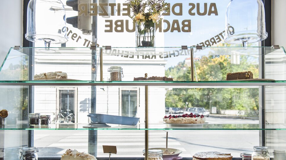 Ein Blick auf das Kuchensortiment im Kaffee Weitzer. | © Weitzer