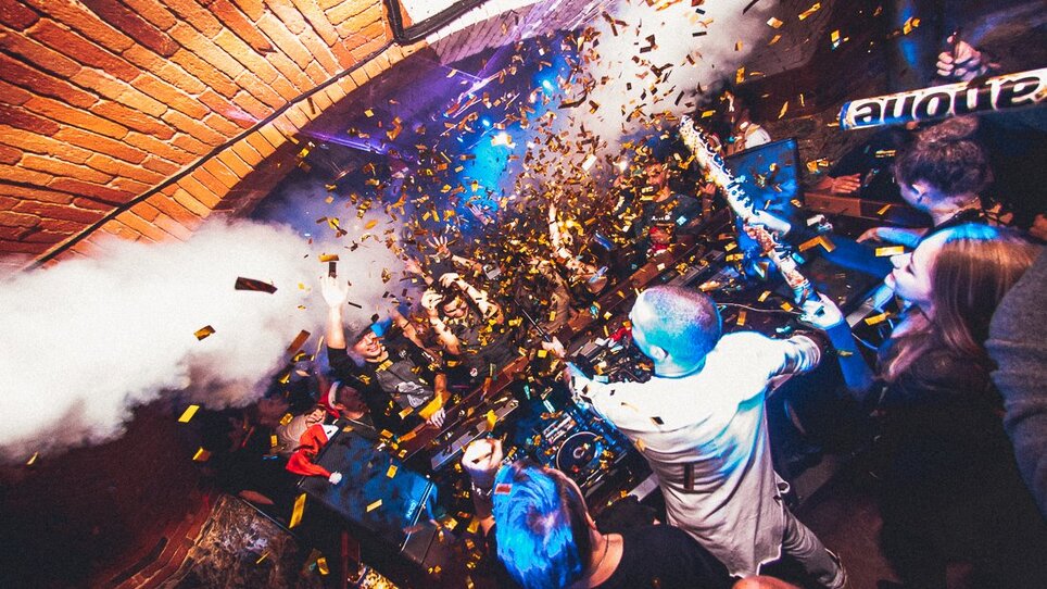 Celebrating people at Kottulinsky, confetti and lights.