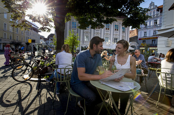Kaffee trinken im Kunsthauscafe in Graz | © Graz Tourismus - Tom Lamm