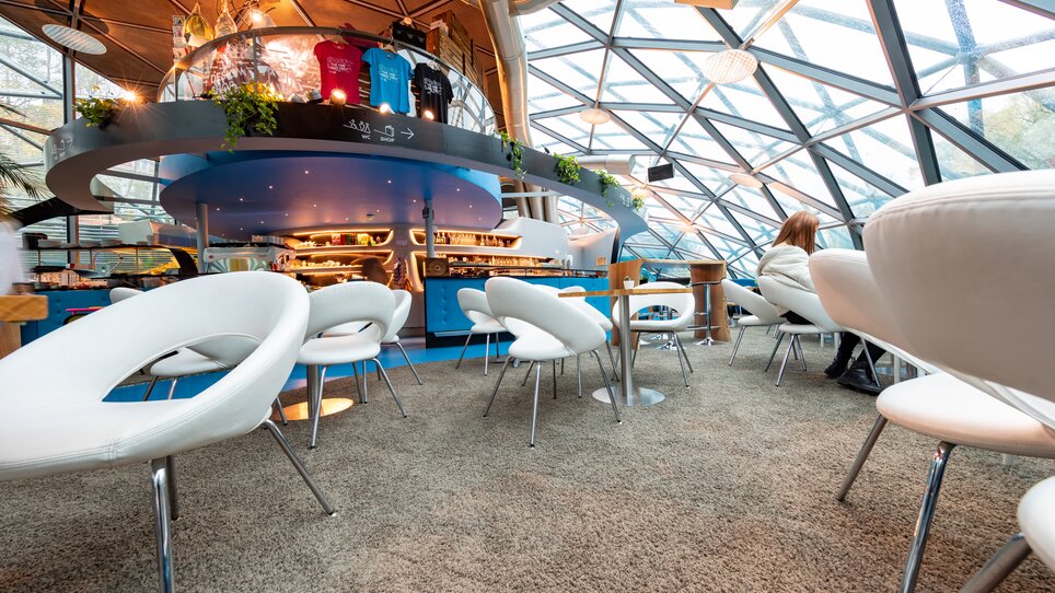 Modern café atmosphere on the Murinsel with elegant design. | © Harry Schiffer