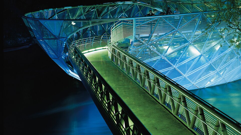 The Murinsel at night with illuminated bridges in the water. | © Graz Tourismus - Harry Schiffer