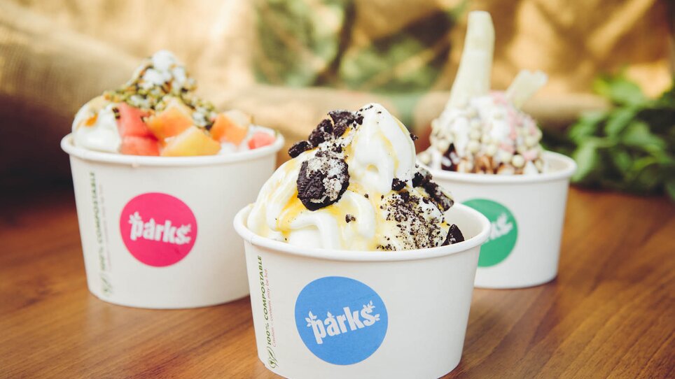 Three cups with different ice cream flavors and toppings. | © Martin Pabis & Martina Rötzer