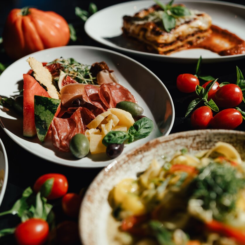 Leckeres Essen mit Antipasti, Pasta und frischen Zutaten in der Pastaria in Graz. | © Pastaria