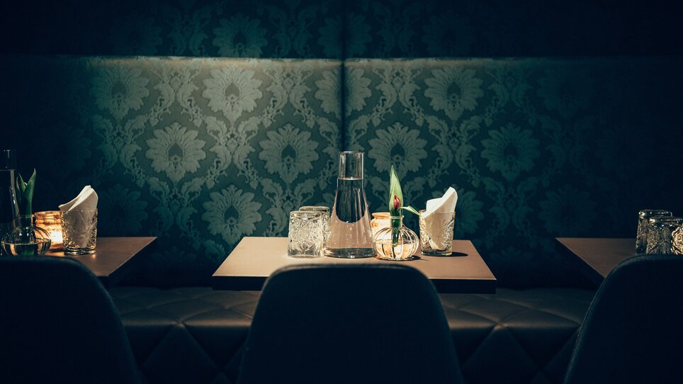 Café Promenade I Mangiare e bere a Graz | © Promenade - Joel Kernasenko Caffè elegante con decorazioni per tavoli e luce delle candele. | © Promenade - Joel Kernasenko