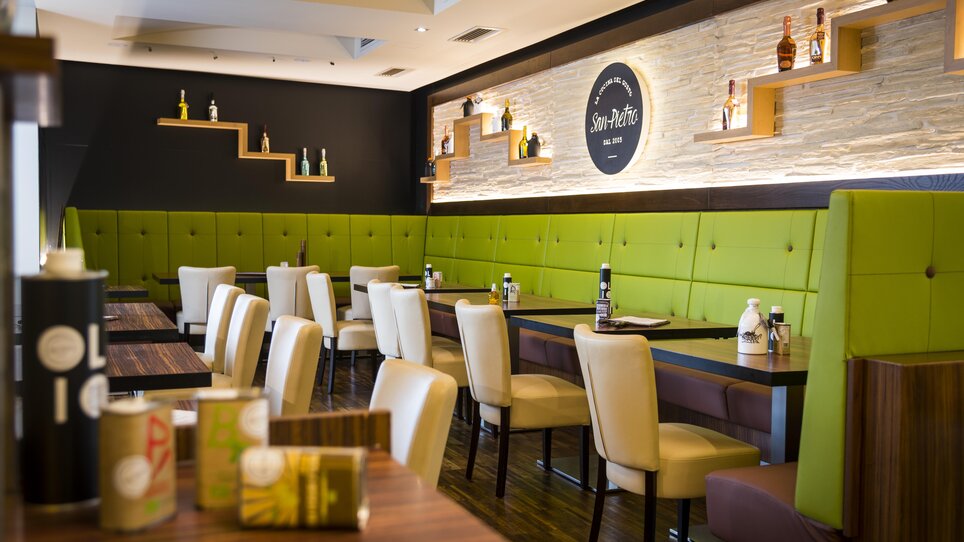 Interior view of San Pietro restaurant with stylish design. | © Werner Krug