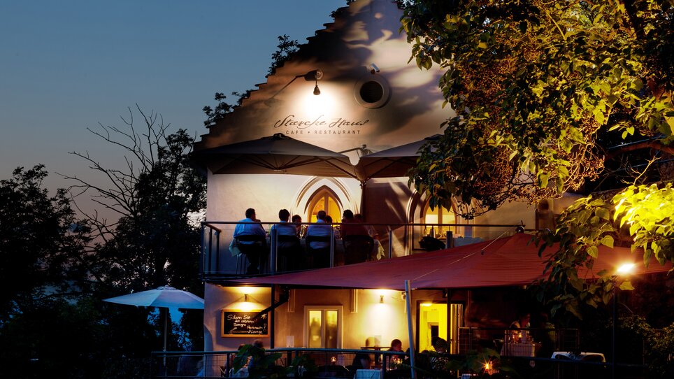 Abendliche Aussicht auf das Starcke Haus, ein Restaurant in Graz. | © Starcke Haus