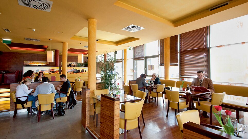 Cozy restaurant with modern furniture and good food. | © Trattoria Siena