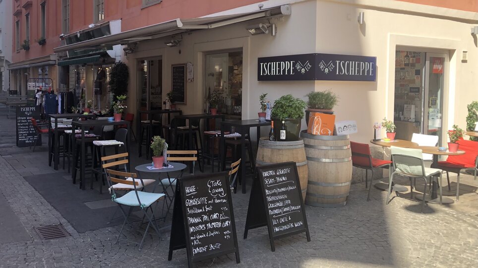 Cozy panini bar in Graz with outdoor seating terrace. | © Tscheppe ums Eck