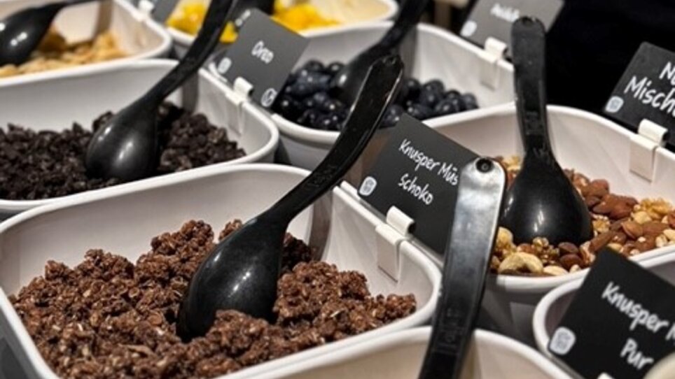 Buffet with various toppings for frozen yogurt | © hepac tourism GmbH
