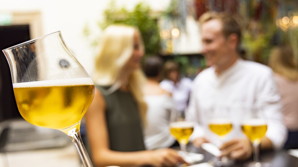 Eine Runde Bier und Gespräche in Graz mit Freunden. | © Graz Tourismus - Werner Krug