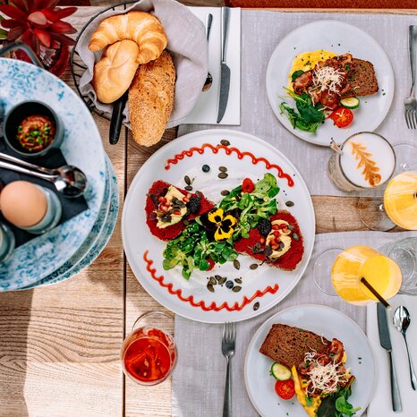 Un delizioso assortimento di colazione al aiola upstairs. | © 5komma5sinne - Rene Strasser Fotografie 