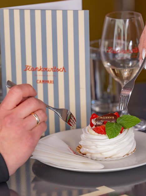 Genussvolles Dessert im Frankowitsch in Graz mit Wein. | © 5komma5sinne - Rene Strasser Fotografie