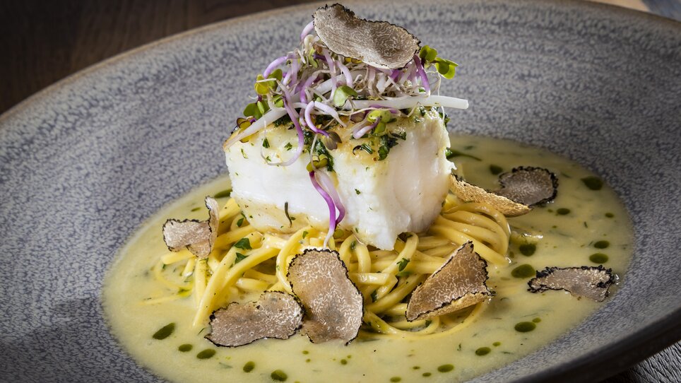 Ein Gericht mit Pasta, Fisch und Trüffeln in einer Sauce. | © Graz Tourismus - Werner Krug