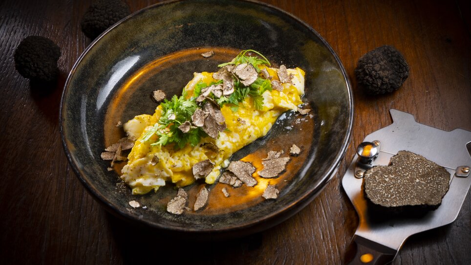 Ein schmackhaftes Omelett, garniert mit Trüffeln und Kräutern. | © Graz Tourismus - Werner Krug