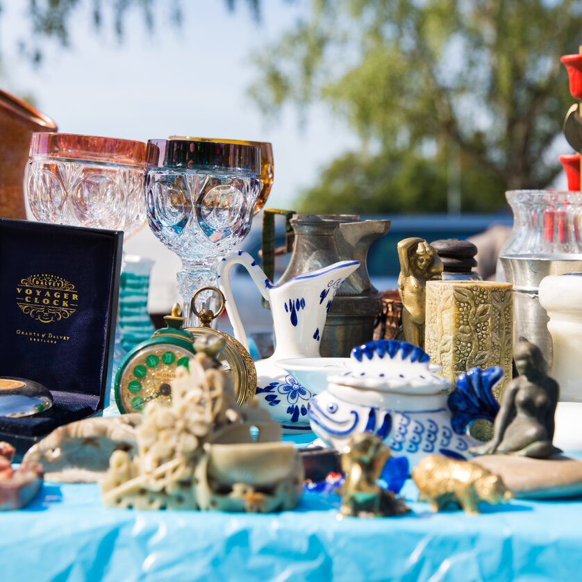 Antiquitäten und Sammlerstücke auf dem Flohmarkt in Graz. | © Graz Tourismus - Harry Schiffer
