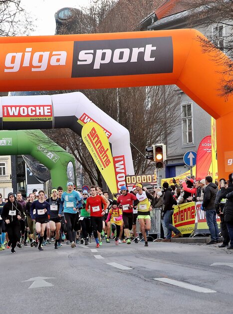 Eine Laufveranstaltung in Graz mit vielen Teilnehmern und Zuschauern. | © WOCHE