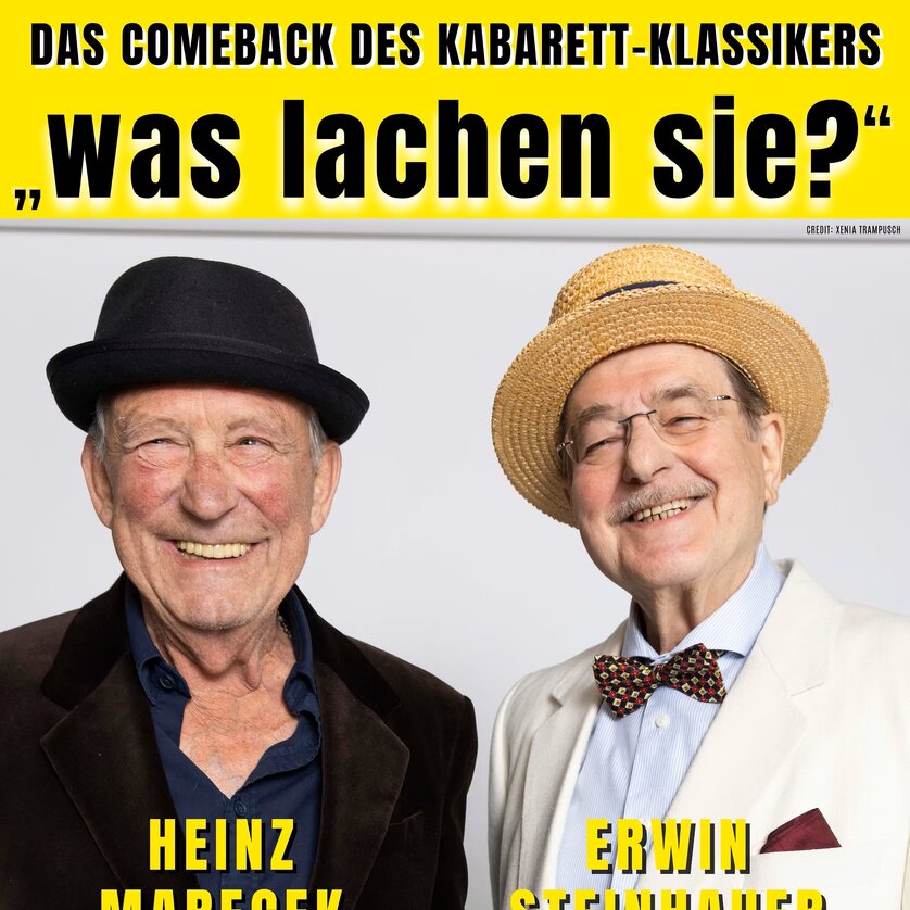Die beiden österreichischen Kabarettistin Heinz Marecek und Erwin Steinhauer tragen Hemd, Jacke und Hut und lächeln in die Kamera | © Fechter Management-Xenia Trampusch