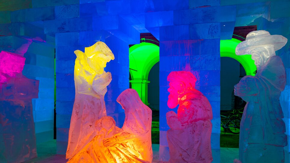 Il presepe di ghiaccio nel cortile del Landhaus I Graz | © Graz Tourismus_Harry Schiffer
