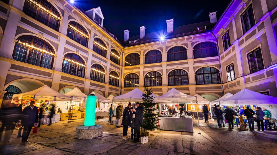Mercatino Dell'Artigianato artistico nel Joanneumsviertel | © Graz Tourismus - Werner Krug