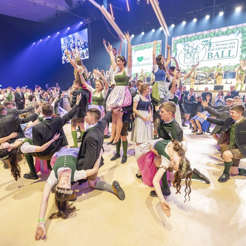 Dancing groups at the Styrian Farmers' Union Ball in Graz. | © Foto Fischer