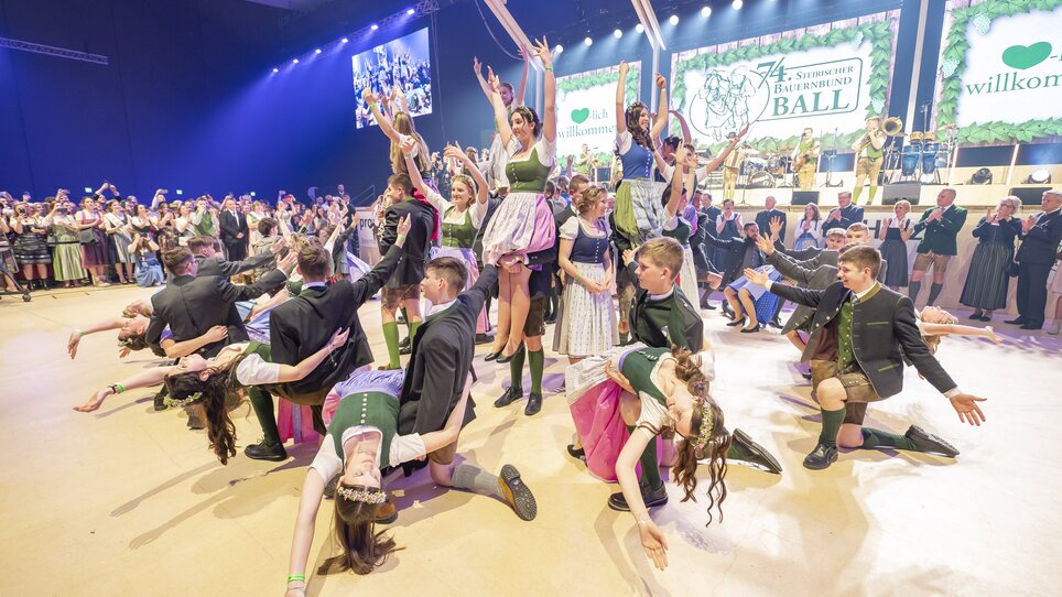Gruppi danzanti al Ballo dell'Unione degli agricoltori della Stiria a Graz. | © Foto Fischer