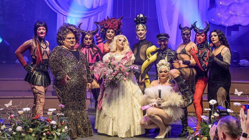 Drag-Show mit Performern auf der Bühne | © Tuntenball - Gerald Hirl